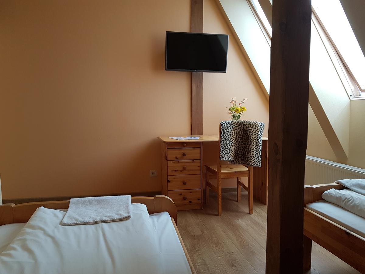 Aitinlauvas Hotel Tīreļi Exterior foto